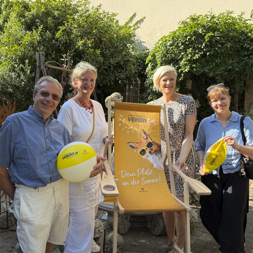 Kampagne Dein Platz an der Sonne – Gewinner*innen: Fr. Varga Gerlinde Liegestuhl, Hr. Gärnter Michael Wasserball - aufgeblasen, Fr. Sara Gaupmann Wasserball - zu